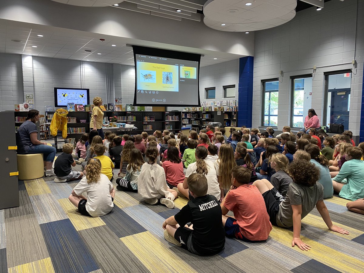 4th graders loved learning about bees and beekeeping today! Thank you <a href="/suelaskowski1/">Susan K. Laskowski</a> #wcsflight