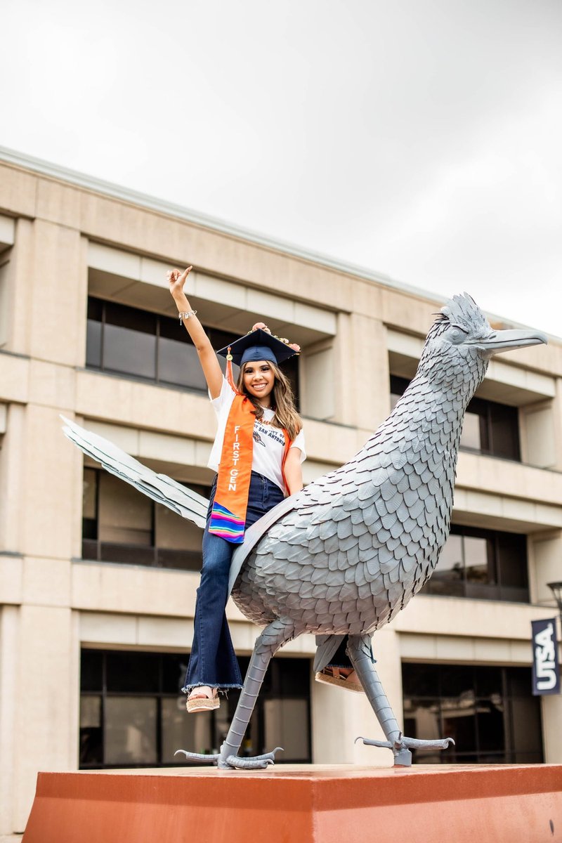 raveeloves10's tweet image. Now and forever, I am a roadrunner 💙🧡 #BirdsUp #UTSAGrad22