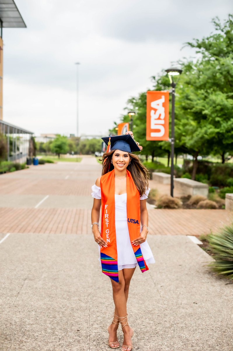 raveeloves10's tweet image. Now and forever, I am a roadrunner 💙🧡 #BirdsUp #UTSAGrad22