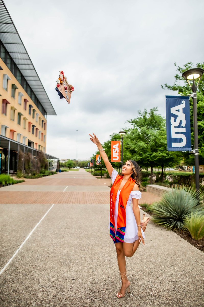 raveeloves10's tweet image. Now and forever, I am a roadrunner 💙🧡 #BirdsUp #UTSAGrad22