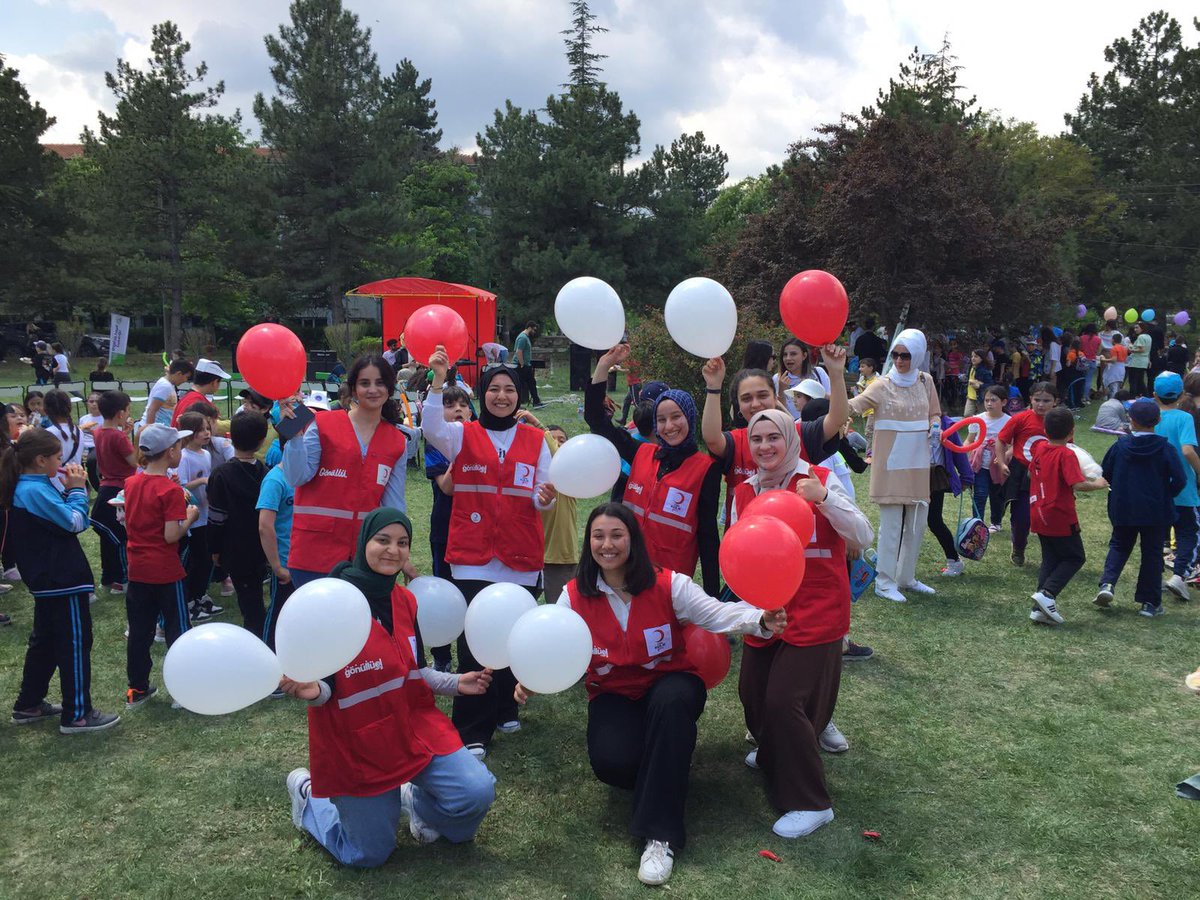 Engelsiz Hayat Topluluğunun organize ettiği Çocuk Şenliğinde Genç Kızılay olarak yerimizi aldık. Çocuklarla vakit geçirip oyunlar oynayıp etkinlikler yaptık.🌙 #sensizolmaz