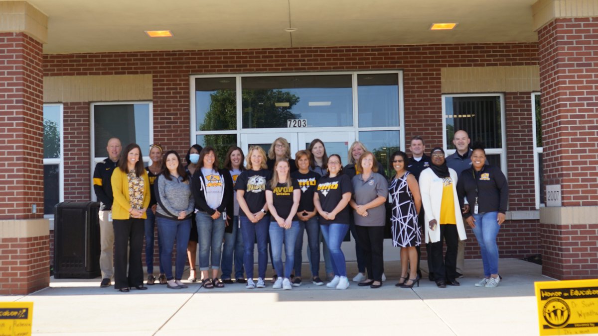 OrioleTweets's tweet photo. The Avon Admin Center crew was decked out in black and gold for Avon Bands Day! #OriolePride #AvonIsALLIn https://t.co/1iiK2n49pg