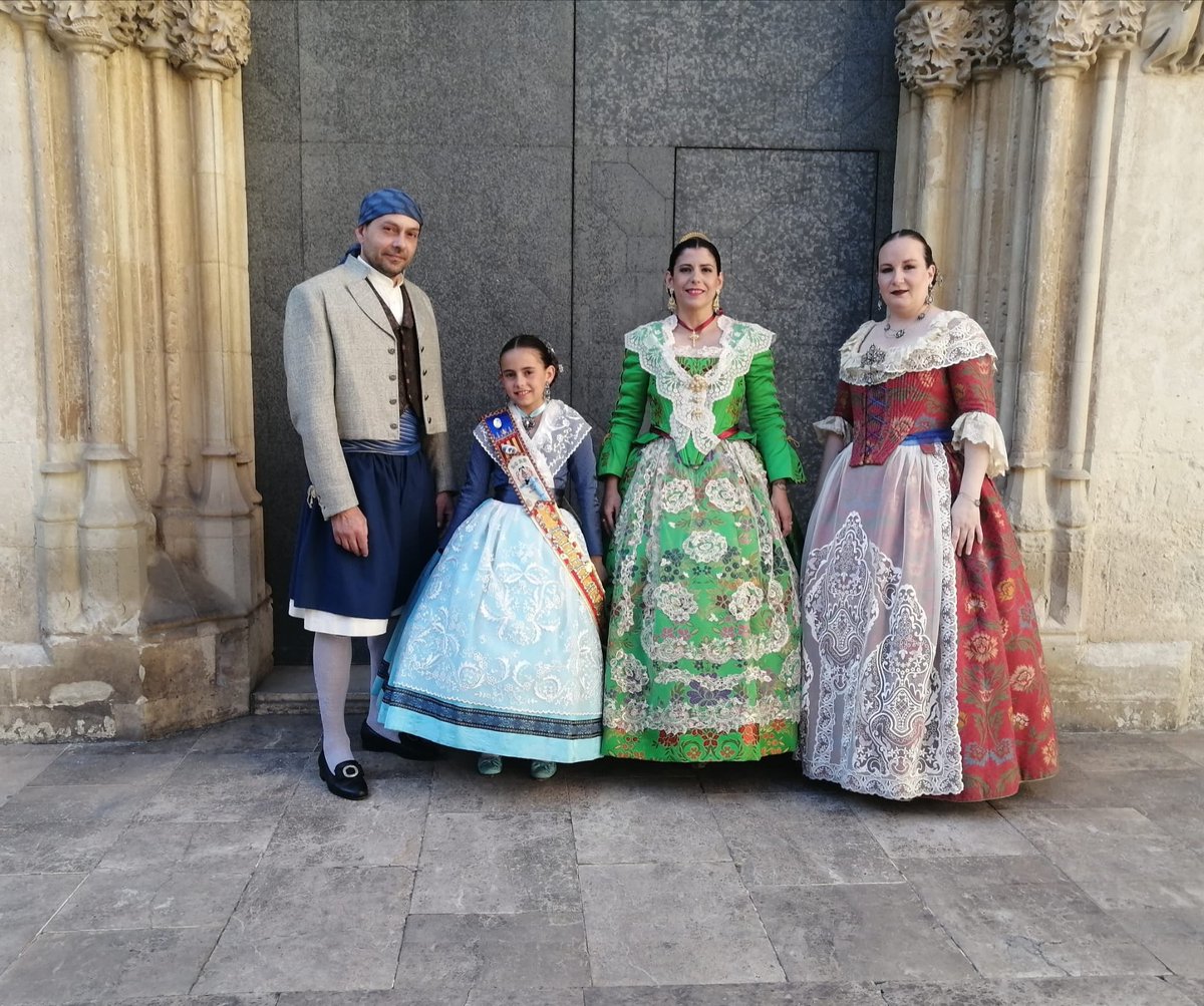 falla_cid's tweet photo. El passat dissabte 7 de maig, les nostres Falleres Majors , Presidenta i acompanyant , Neus Solís, Júlia Bosch, Gloria Marí i Quique Bosch , van disfrutar del Comiat de les Falleres Majors de Xàtiva, un acte molt especial! ❤️‍🔥 #Falles22 #falleresmajorsxativa https://t.co/41QrQy236k