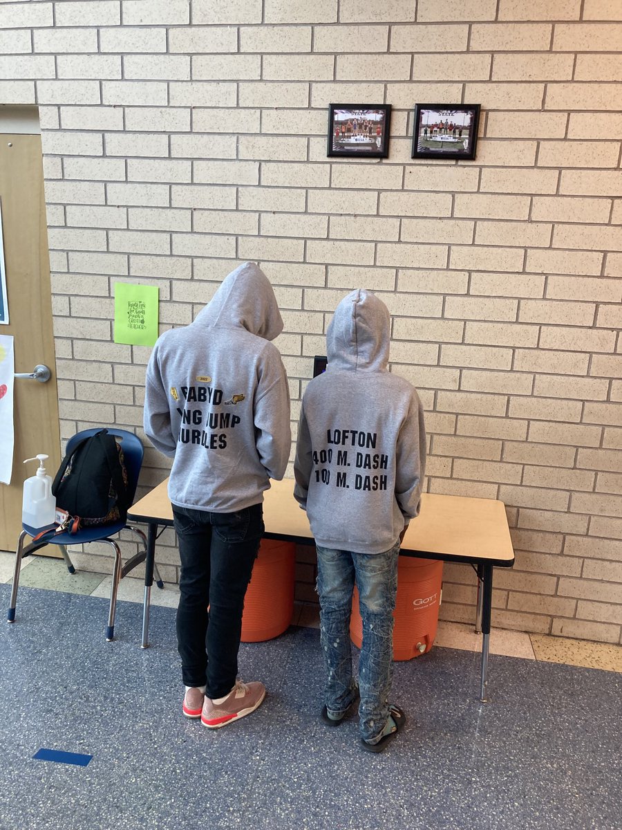 JeffDase's tweet photo. Congratulations Hope Academy ⁦@DPS61Decatur⁩ State Winners! I told the students “keep running and jumping your way to a scholarship and a free post-secondary education” School-wide love at its finest! 👏🏾👏🏾👏🏾 ⁦@Mstewart_2u⁩ ⁦@AllAboutKids8⁩ ⁦@SuptDPS61⁩ https://t.co/zMxWBzFWh3