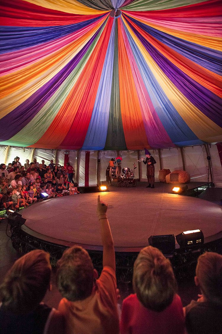 NICOLE ET MARTIN
Award-winning Swiss-based theatre company will be pitching their white tent once again on Presteigne's Wents Meadow 26 to 29 May. Performances, dates and booking details here: 
midborderarts.com/whats-on