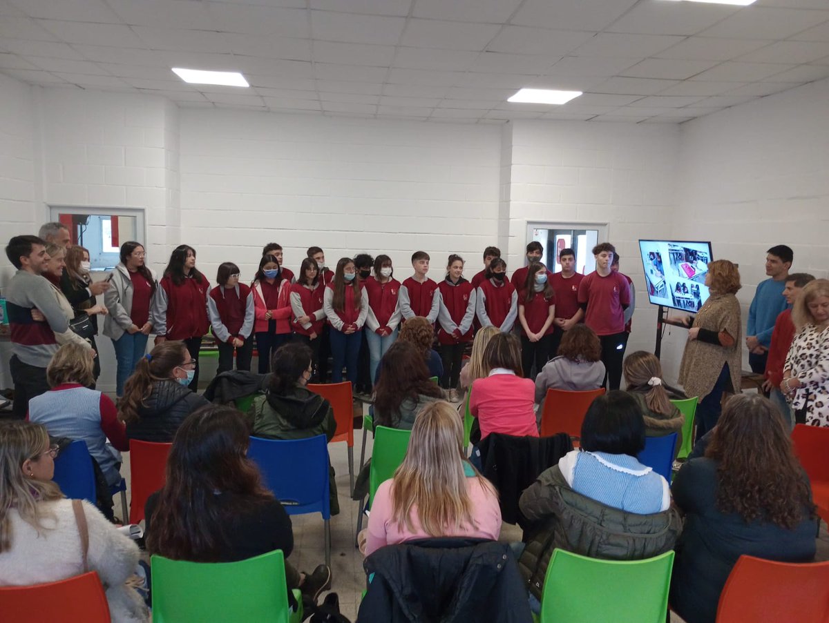 ce_junin's tweet photo. Los alumnos de tercer año de la E.E.S.T. 2 realizaron tableros interactivos con juegos sensoriales para los chicos de nivel inicial.

Qué lindo es ver el resultado del trabajo en conjunto! https://t.co/wPAWccFc88