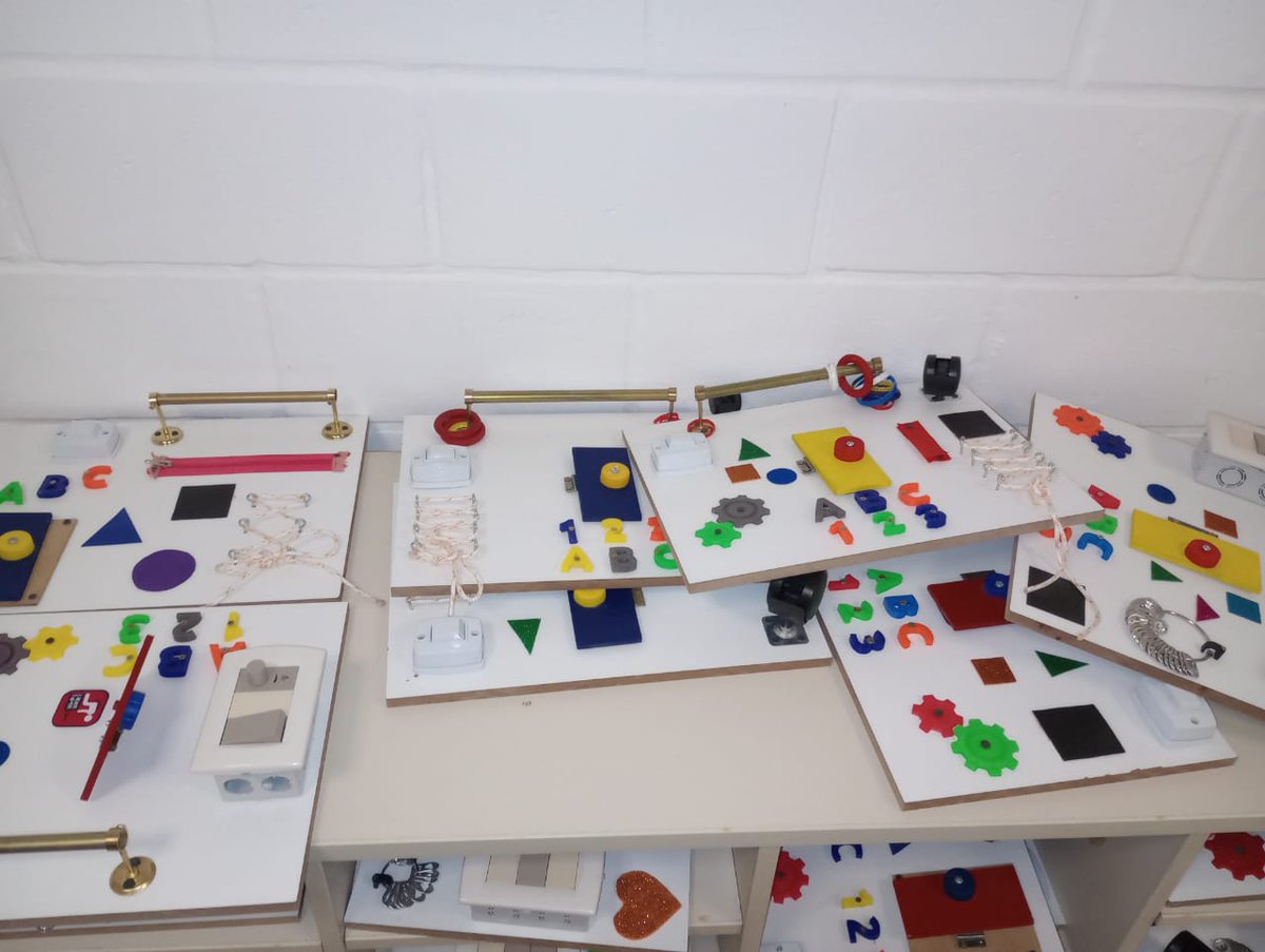ce_junin's tweet photo. Los alumnos de tercer año de la E.E.S.T. 2 realizaron tableros interactivos con juegos sensoriales para los chicos de nivel inicial.

Qué lindo es ver el resultado del trabajo en conjunto! https://t.co/wPAWccFc88