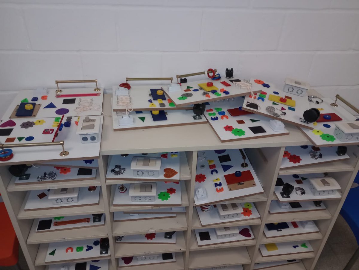 ce_junin's tweet photo. Los alumnos de tercer año de la E.E.S.T. 2 realizaron tableros interactivos con juegos sensoriales para los chicos de nivel inicial.

Qué lindo es ver el resultado del trabajo en conjunto! https://t.co/wPAWccFc88