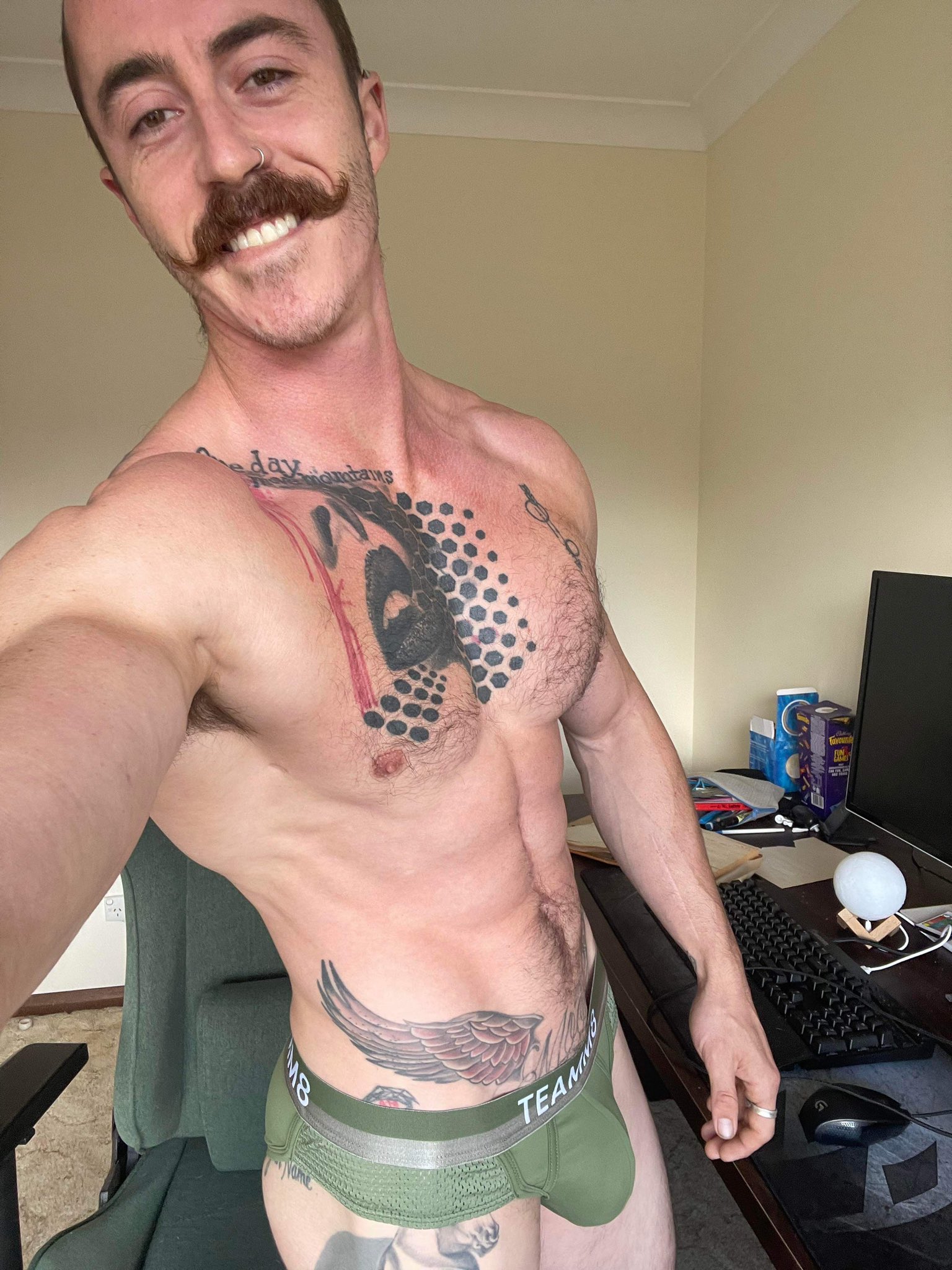 Celebrity Bulge On Twitter - fv9wkrg