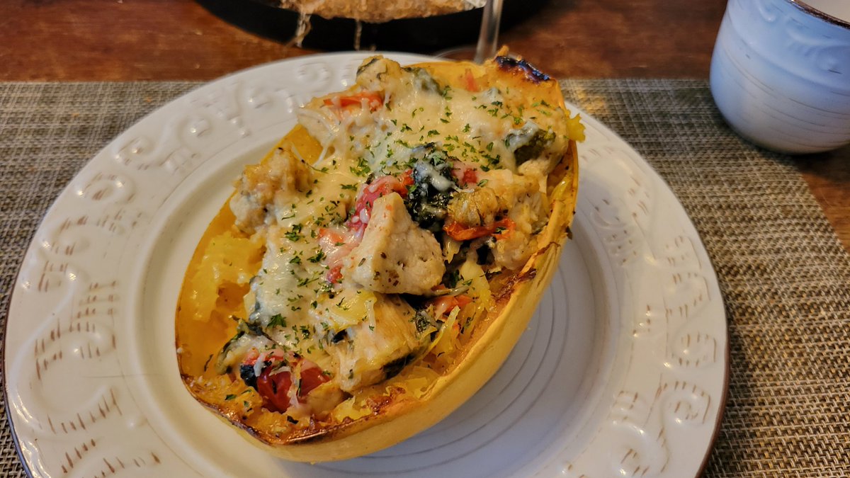 Crusegirl's tweet photo. Oh YEAH!!! Spinach and Artichoke Spaghetti Squash!!! 🤗🤗🤗 https://t.co/TSwHOLMJPS