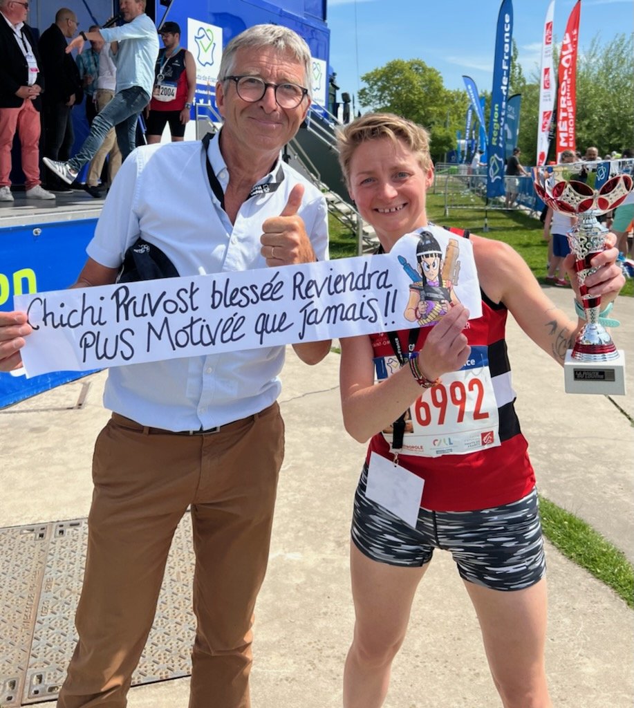 DoroThuillier's tweet photo. 2e✌🏻🥈du semi-marathon de la #RouteDuLouvre Les sensations reviennent. Pensée à "#Chichi la boss" 🤜🏼🤛🏼 #monmodele
Côté bénévole🔧🔨,ravie d'avoir partagé ce we avec mon collègue de la Région Académique, Théo. "On a ramené la coupe au Rectorat"😜🙌🤟 #SRAES 📊 @AcLille @AcAmiens https://t.co/IUSaorFNoJ