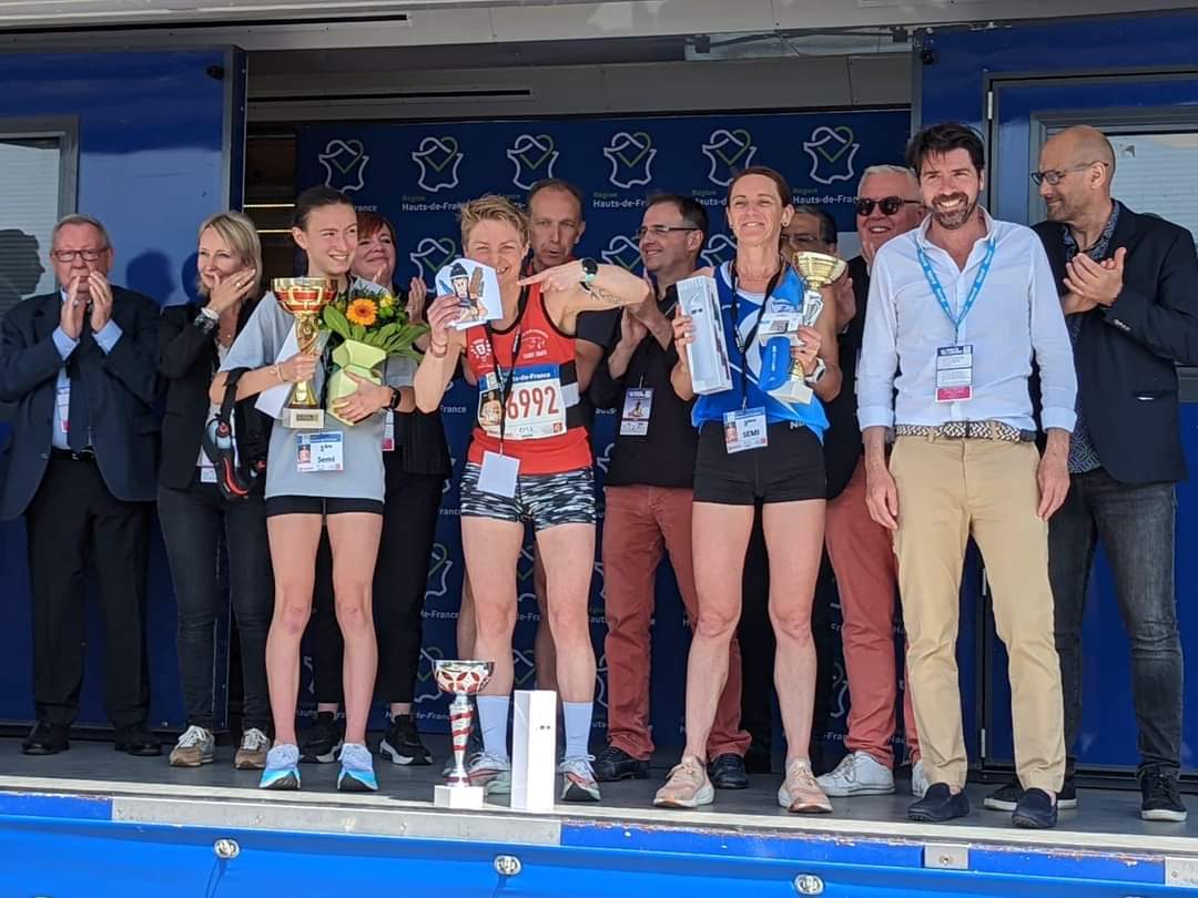 DoroThuillier's tweet photo. 2e✌🏻🥈du semi-marathon de la #RouteDuLouvre Les sensations reviennent. Pensée à "#Chichi la boss" 🤜🏼🤛🏼 #monmodele
Côté bénévole🔧🔨,ravie d'avoir partagé ce we avec mon collègue de la Région Académique, Théo. "On a ramené la coupe au Rectorat"😜🙌🤟 #SRAES 📊 @AcLille @AcAmiens https://t.co/IUSaorFNoJ
