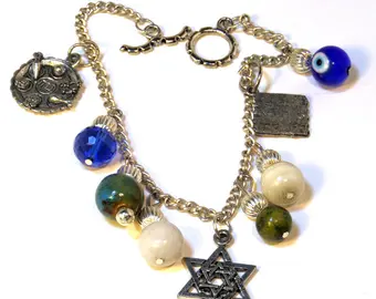 ChiJFest's tweet photo. @lindab142 will be at the Greater Chicago Jewish Festival! Linda's hand designs seek to celebrate #Jewish heritage, #family, and #community. Join us on June 12th at 11:00 am–6:00 p.m. at the Cook County Forest Preserve to see beautiful pieces by artists like Linda and many more! https://t.co/p0qFi2gm8G