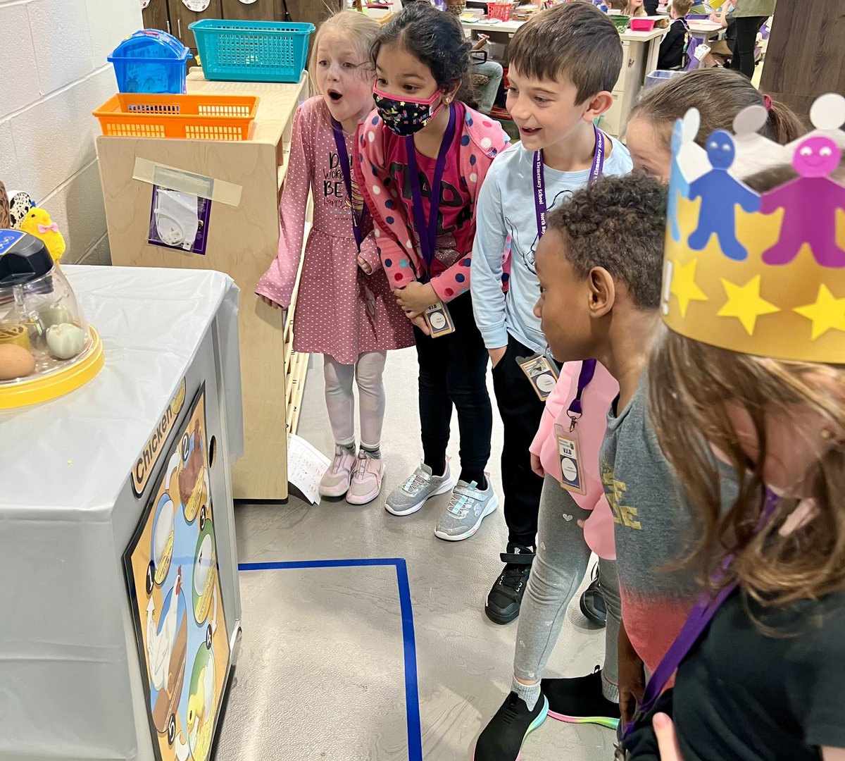 _MissKrause's tweet photo. We have baby chicks in 1st grade! Happy hatching day!🥚🐣🐥@NoRoElem #NRinspiregreat https://t.co/hR4cixbYWO