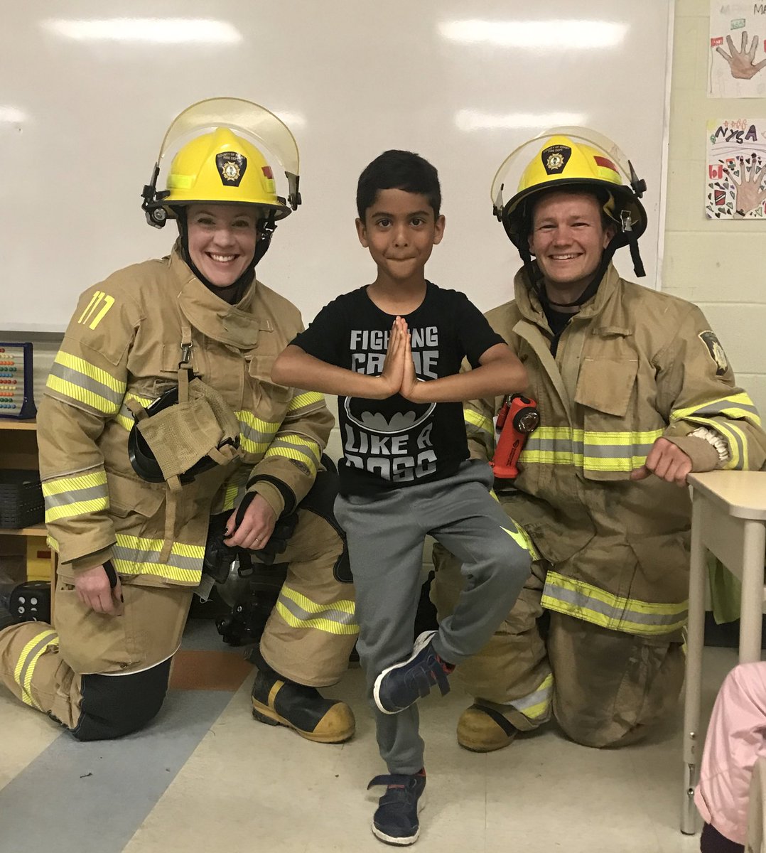 MrsDeWachter's tweet photo. Thank you Firefighters Laura and Mark for coming to our class and educating us about their role in our community! We had a great time 😃 @HuntingtonRidg1 https://t.co/TZJu35QDTF