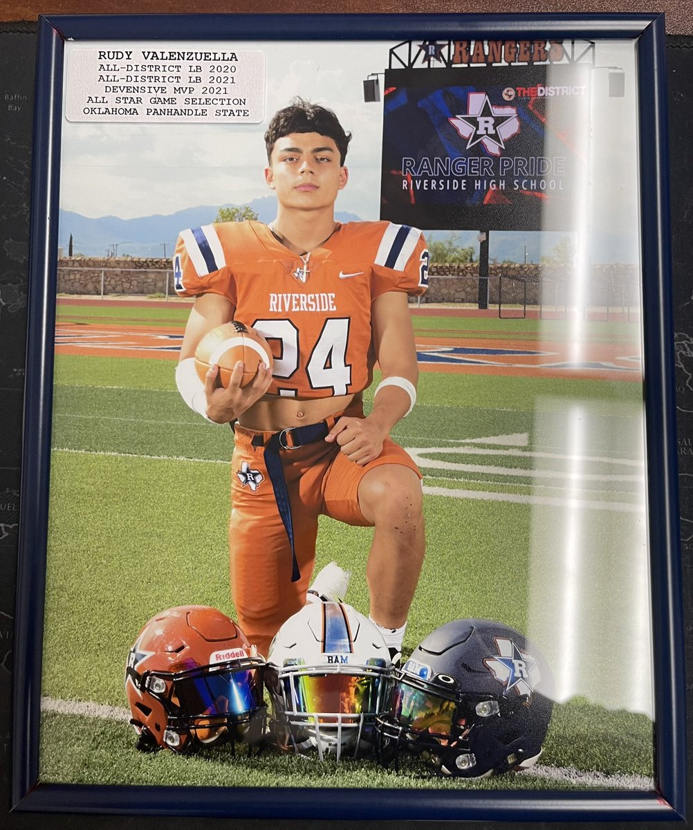 GaryReco_BSN's tweet photo. Welcome to the Hall of Fame @_x_rudy . A tradition like no other. #BAM #riverside4ever @YISDAthletics1 https://t.co/dMyj7n5vM3