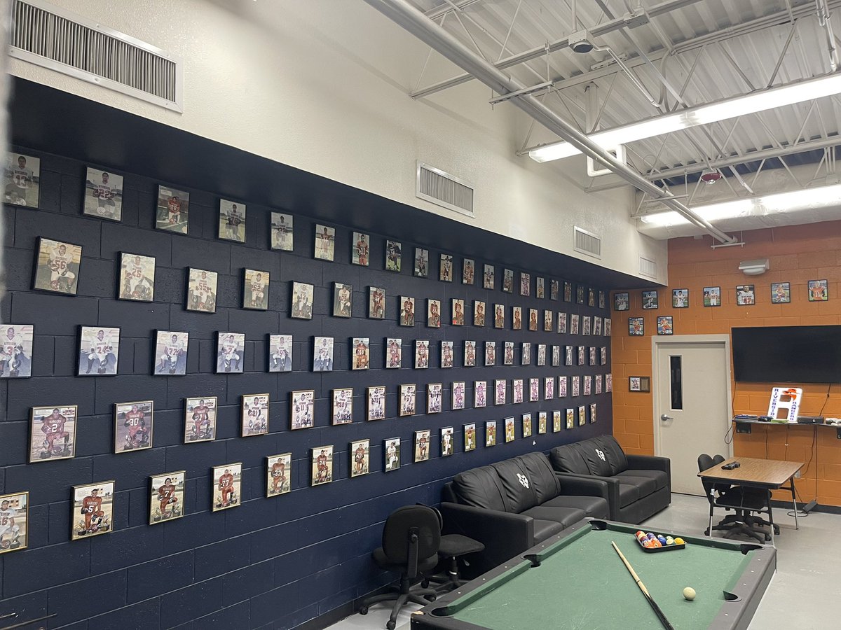 GaryReco_BSN's tweet photo. Welcome to the Hall of Fame @_x_rudy . A tradition like no other. #BAM #riverside4ever @YISDAthletics1 https://t.co/dMyj7n5vM3