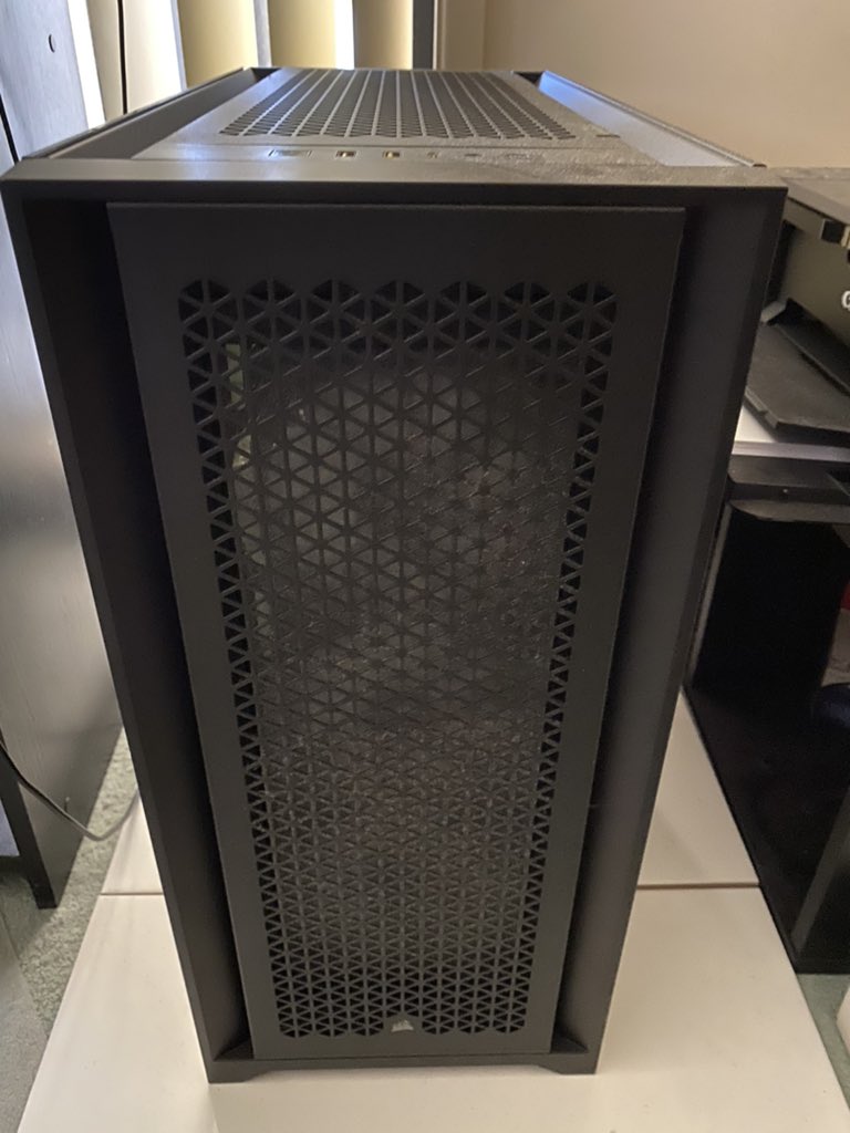 Parth1C's tweet photo. Good morning all my Twitter friends ☕️. I guess it’s a nice day so it’s time to give my pc some love and give it a nice clean out of all the dust. #pcclean #pclove https://t.co/XmEWo6JsB0
