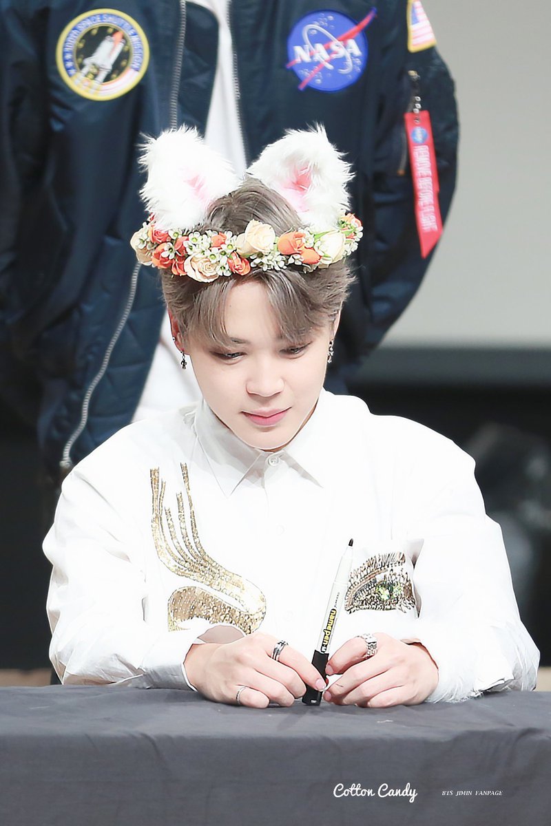 jimin_s_black13's tweet photo. (今日) #一番好きなジミンちゃんの写真
天使さんがいた👼
ふんわりふわふわなジミンちゃん♡
好きでたまらない(ˊ˘ˋ* )♡
#제일좋아하는지미니사진올리기
#WeLoveYouJimin
#BTSJIMIN #JIMIN
#WithYouOutNow
#WithYouJiminOST https://t.co/XR7S6gcKbM