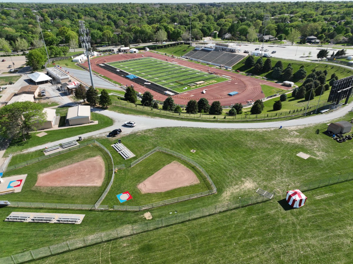 drasmussen43's tweet photo. When you invite 20,000 people over to your house, you want it to be in championship form. Shout out to our crew for getting our grounds ready for the Nebraska State Track and Field Championships May 18-19-20-21 🖤💛Nebraska, Welcome to Burke High School! @nsaahome @nsaaevents https://t.co/D8AerluJny