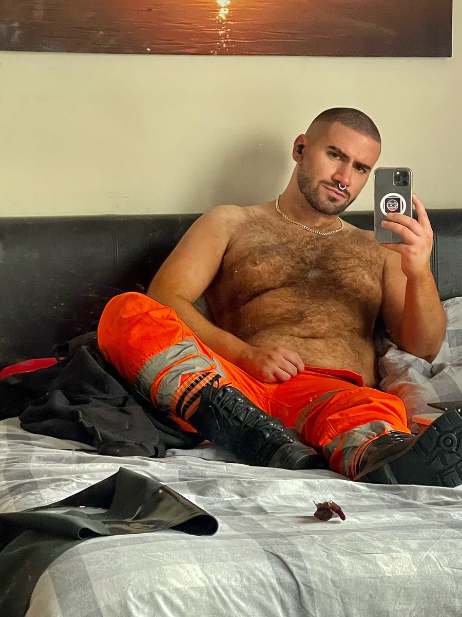 HUNDCHEN_'s tweet photo. Fancy a sniff? https://t.co/XqU20HVjMJ