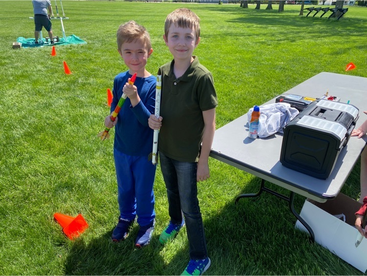 Concord_IS's tweet photo. Rocket Day with Mr. Prahl’s science class! #concordpride https://t.co/R5GIcwrK6v