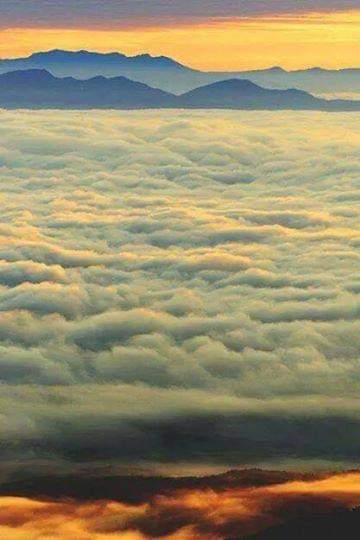 أتمنى أن يمطر هذا السحاب على البشر حباً، فيغسل قلوبهم ونفوسهم وعقولهم، فيجعلهم صالحون للاستخدام الآدمي .