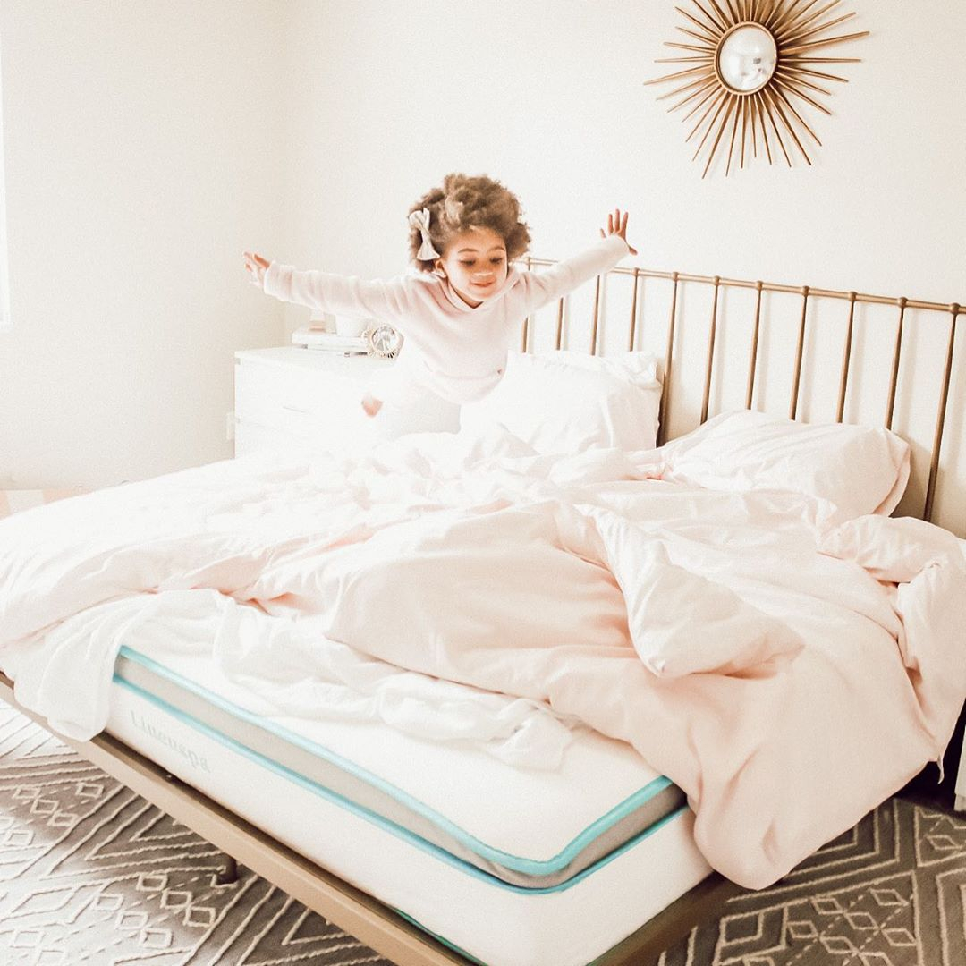 Linenspa's tweet photo. Soar into our stories tomorrow for our Up-Close-Object Contest! 🎉
Check back at 6pm MST tomorrow for some fun and a chance to win a Linenspa pillow of your choice! // #lifehappens #sleepitoff #linenspa
.
.
.
Want to win a silk pillowcase? Interact on our posts and stories th https://t.co/WThIWk03t2
