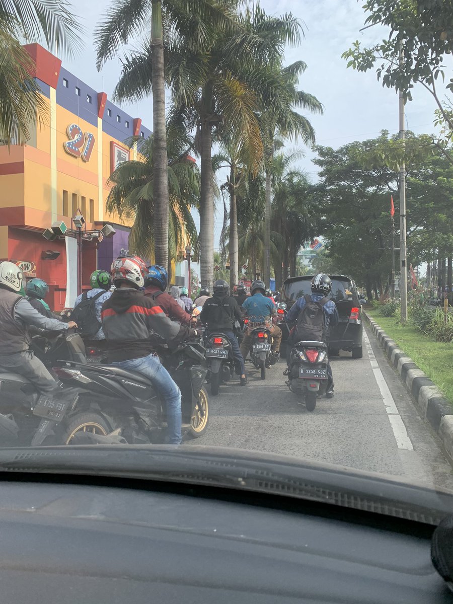 MasOdyS's tweet photo. Macet cinere raya @RadioElshinta https://t.co/lF5rciLt8b