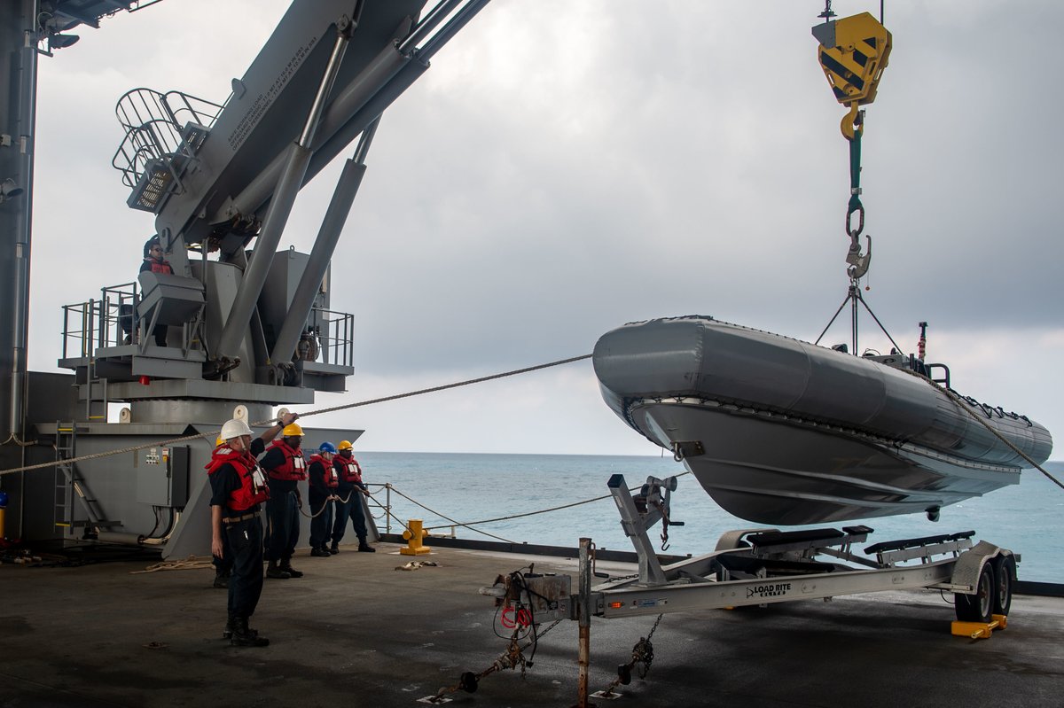 US7thFleet's tweet photo. Expeditionary sea base ship USS Miguel Keith (ESB 5) conducts flight and rigid-hulled inflatable boat (RHIB) operations during Exercise Noble Vanguard.
#NV22 | #NobleVanguard22 | #US7thFleet | #AlwaysReady | #TrainLikeWeFight https://t.co/sXOSILD42m