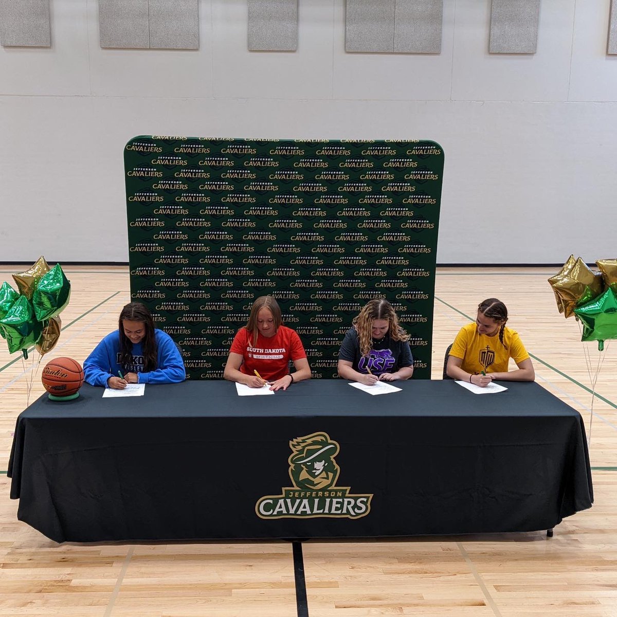 SFJeffersonGBB's tweet photo. Congratulations to our first ever signee @HayesTaliyah on signing with @DWUWBB ! We are so proud of who you are on and off the court ๐ #CreatingCavCulture #Attiude&Effort #TheGoldStandard https://t.co/odQSnWKrO6