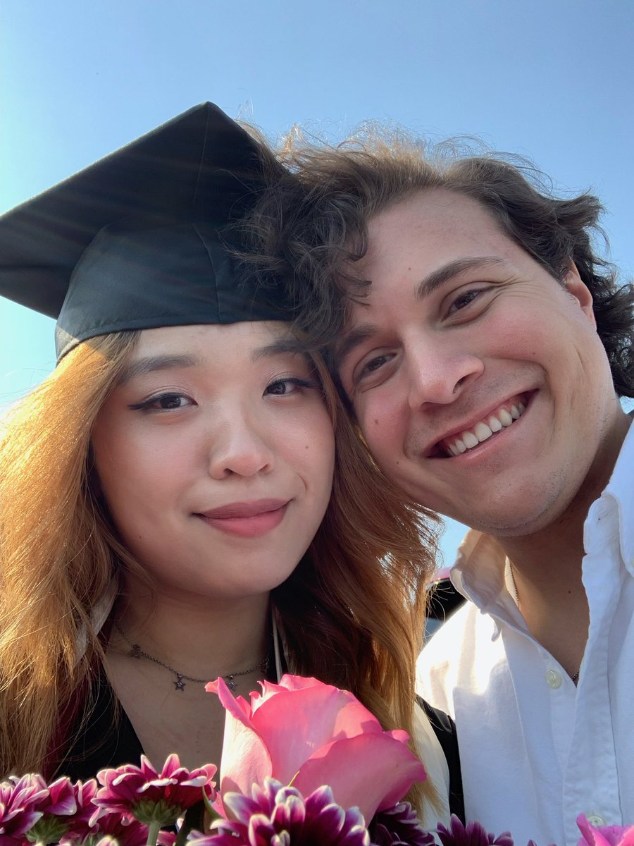 drainedbunny's tweet photo. i graduated college https://t.co/GsvCsIR9tx