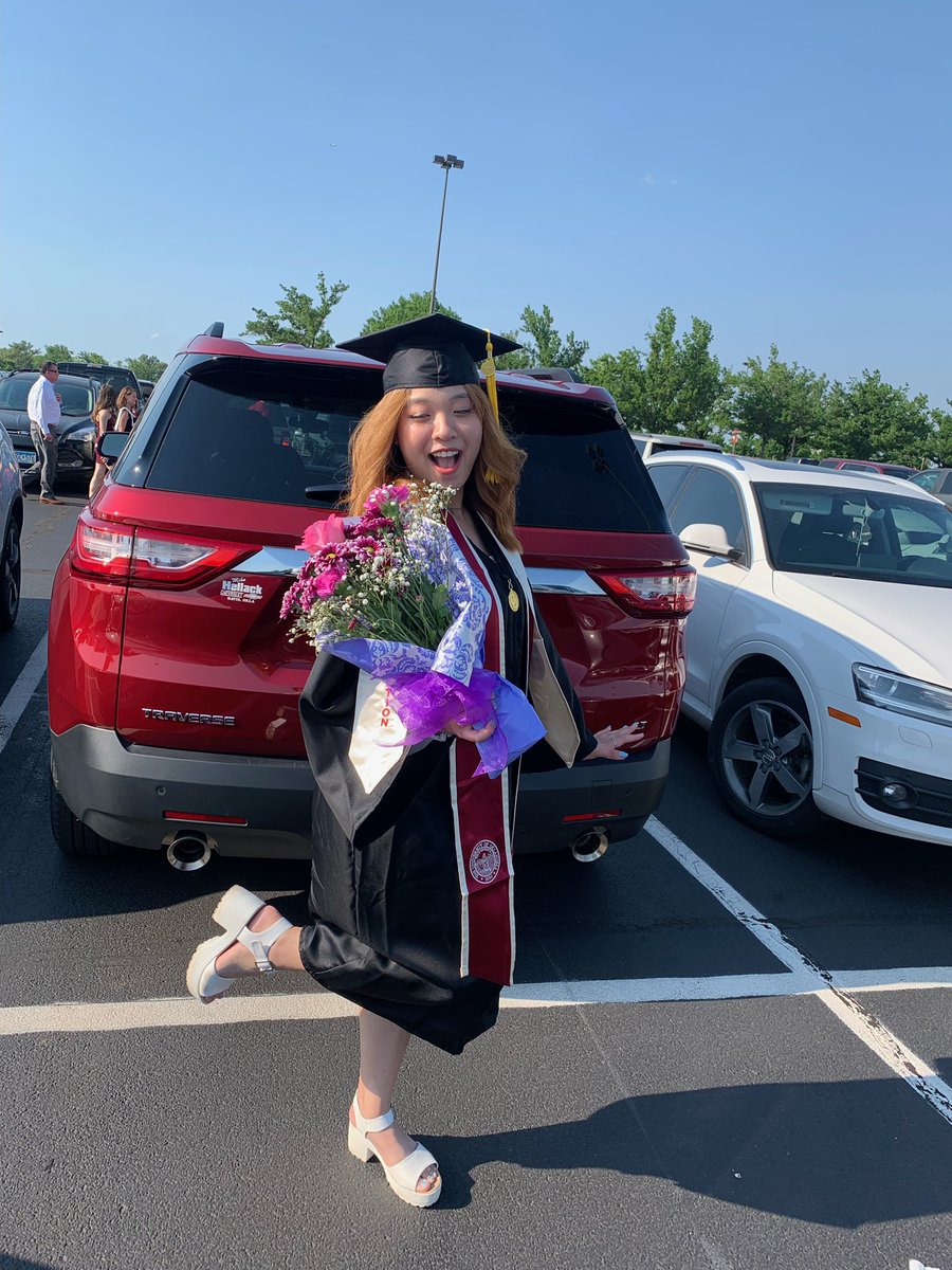 drainedbunny's tweet photo. i graduated college https://t.co/GsvCsIR9tx