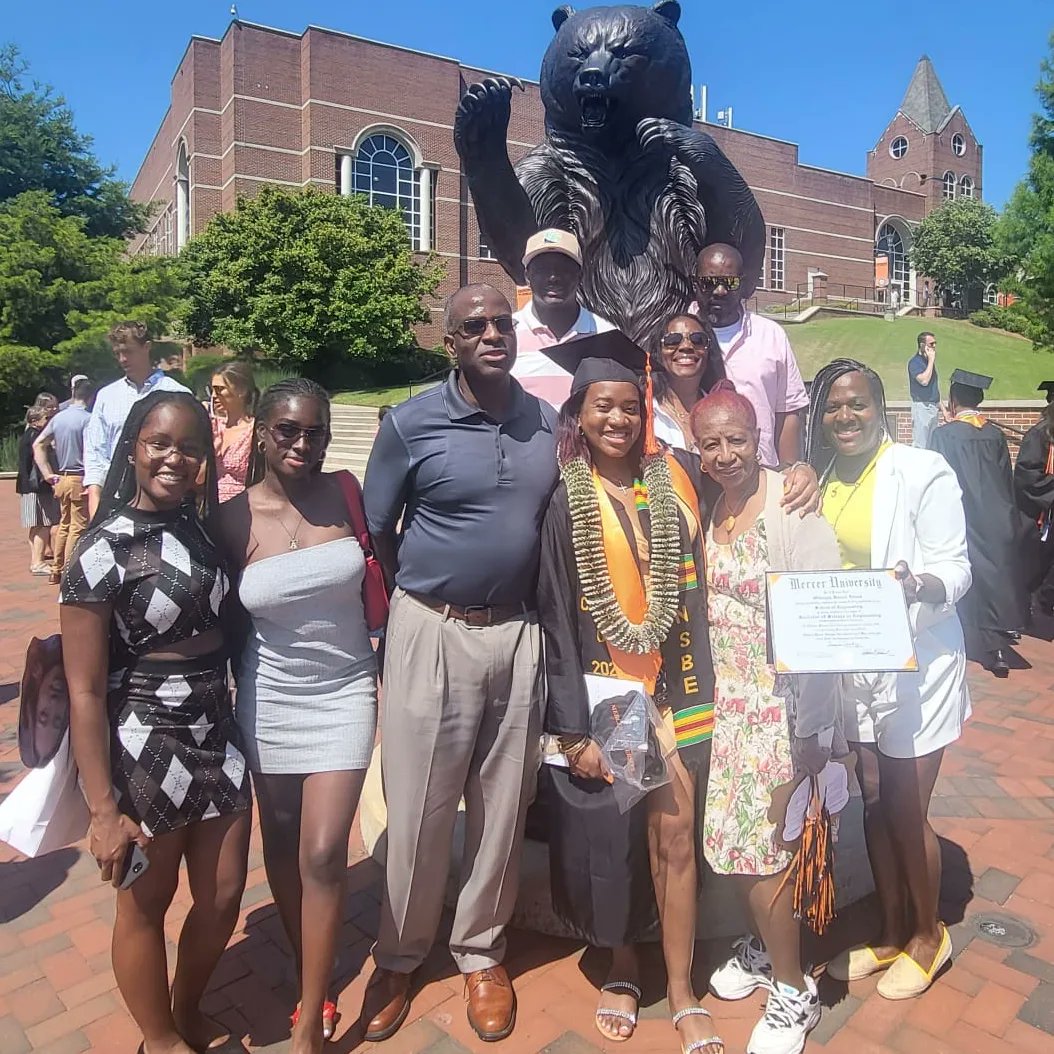 678soca1's tweet photo. As a mother, I continue to pray over my children asking God to always guide their steps! The feeling that I had today words can not explain! I literally had "goosebumps" as they called my first born Mikayla Imani Alves to get her Bachelors of Science in Engineering degree!! https://t.co/hAhLy8Wkc7