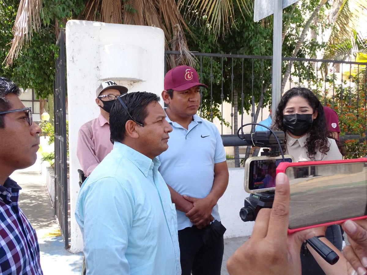 HomeroAE's tweet photo. Los de Morena resultaron más represivos y abusivos  que los de antes.  Activistas de @AntorchaOficial denuncian en @CEDHBCS detención arbitraria y golpes de la policía de @AytodeLosCabos que encabeza alcalde morenista @Oleggsc ¿Qué dice @GobBCS? #MorenaReprimeEnLosCabos https://t.co/ZlpJogEKgJ