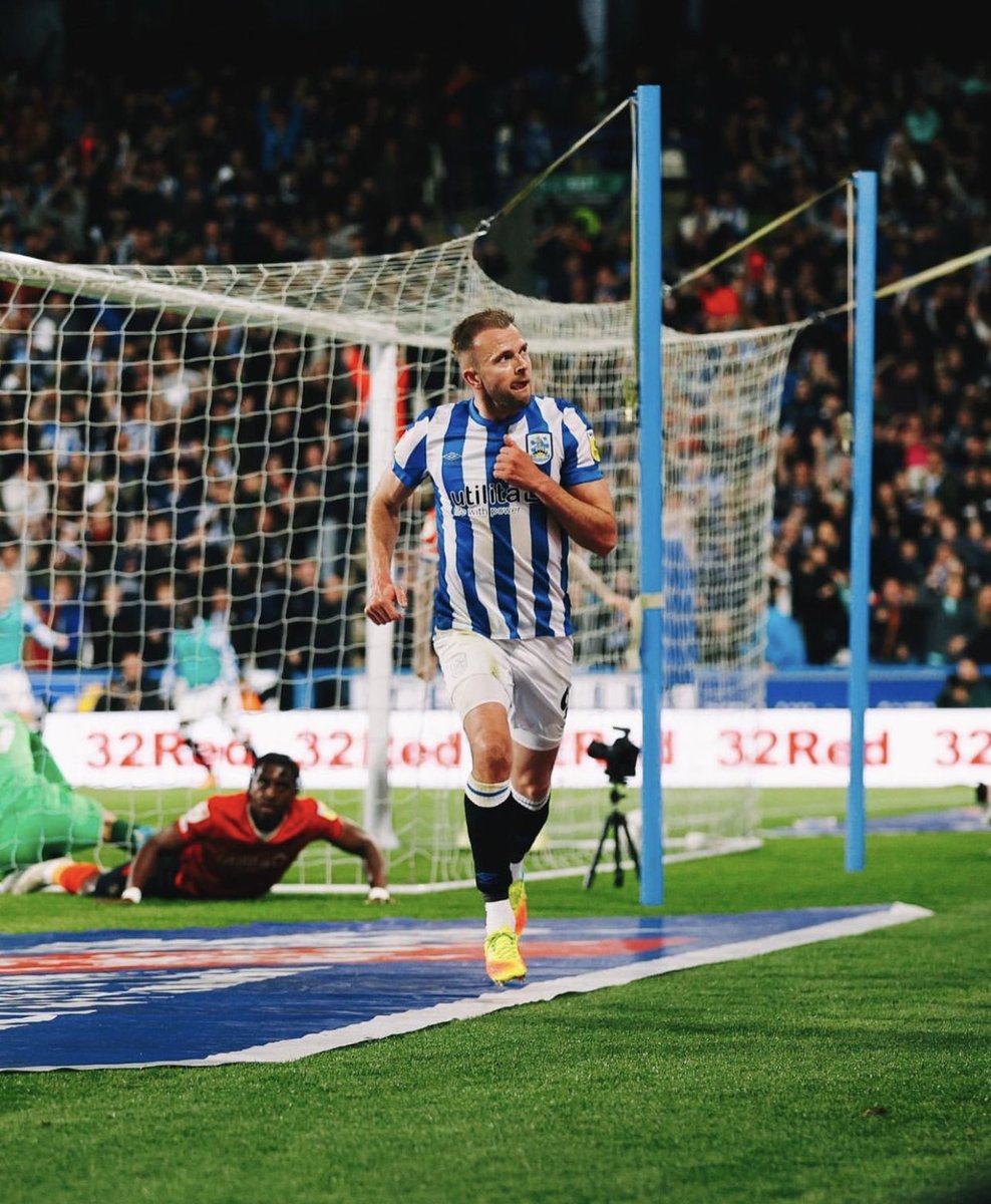04alex14's tweet photo. 10 years and 1 day apart. He always delivers when it matters.

#htafc https://t.co/jdFgynOl2O