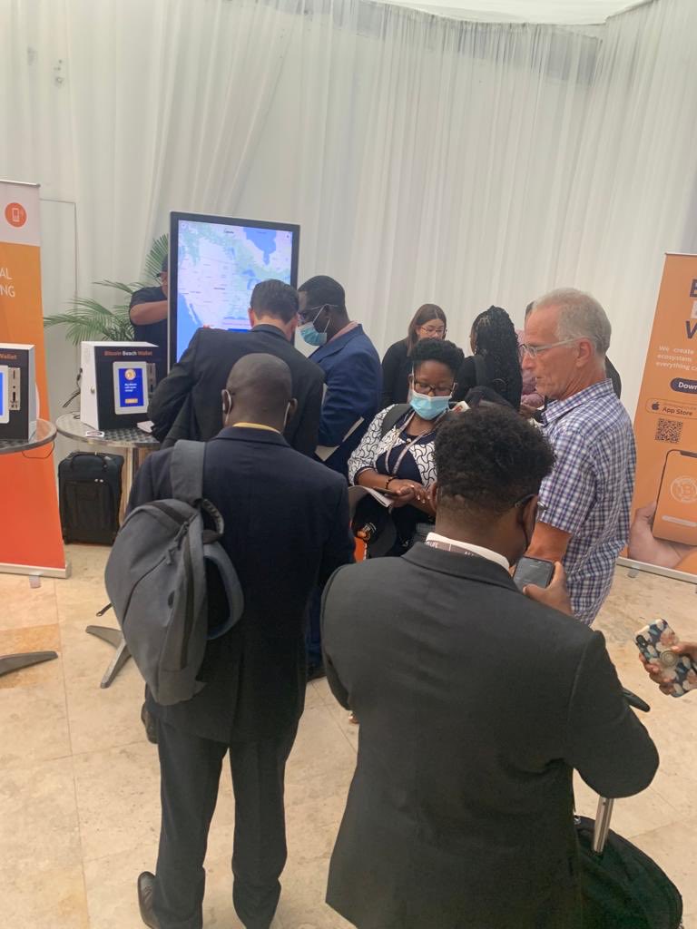 Bitcoinbeach's tweet photo. Central bankers lining up to get help downloading and using Bitcoin Beach Lightning wallet https://t.co/CWupR1Td4K