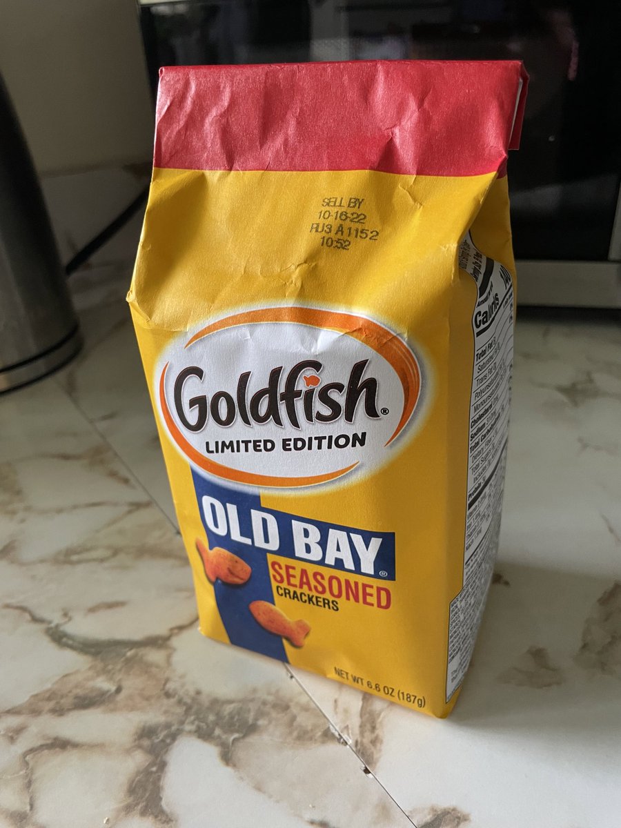 bassoonbug's tweet photo. @PepperidgeFarm my coworker knew about my #marylandpride and tipped me off to these being on the market. Best. Snack. Ever! Well done on the Old Bay to cracker ratio. Huge thanks to @bluebandbond for sending me a bag. #sogood #foodie #makethemeasiertofind #hardtofind #needmore https://t.co/ir78yQGAsq
