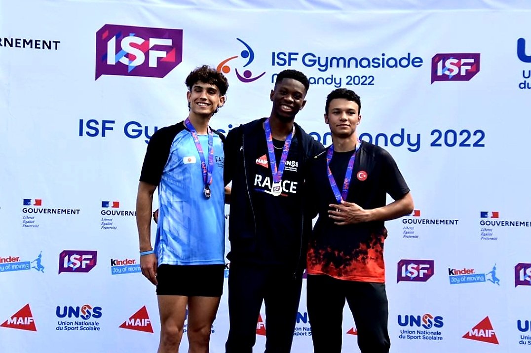 FADEarg's tweet photo. ➡️Hoy la delegación de #FADE🇦🇷, participó en la Carrera de 100🏃 Mts de #Atletismo.
➡️Felicitaciones a #TomásMondino por obtener la medalla de plata🥈 en 🇫🇷#ISFNormandy2022👏.
➡️Deporte Escolar 🇦🇷❤
@ISFsports @lpetrynka @Leot14 @ines_arrondo @DanielDiaz_ARG @CADA8
#SomosFADE🇦🇷❤️ https://t.co/TFqlpxQdBr