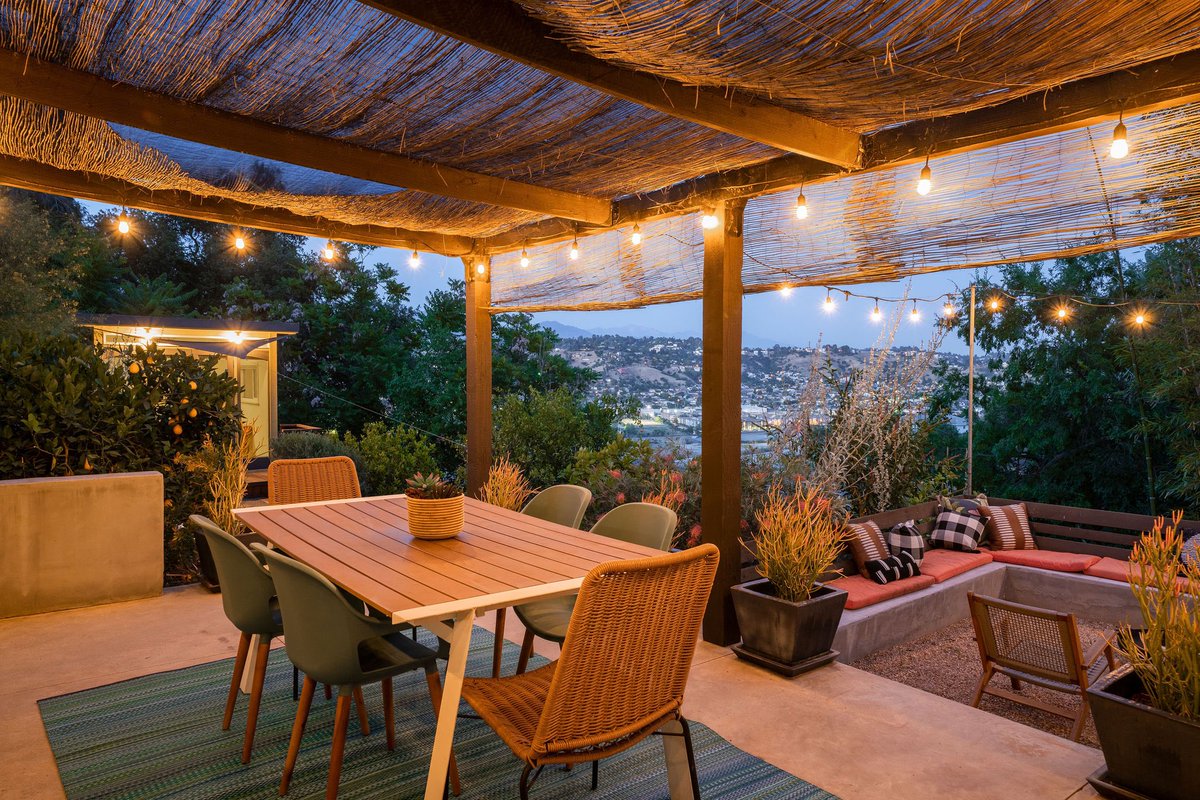 MattMorgus's tweet photo. Just Listed 🌴
1535 Curran St, Los Angeles

3 Bedrooms, 1 Bath + Office
$1,300,000

Wander through the hills of Elysian Heights and you're likely to miss this secluded and tranquil 1912 Craftsman set behind a gate on one of Echo Park's famous secret stair streets. #echopark https://t.co/0FRAfpn2Uq