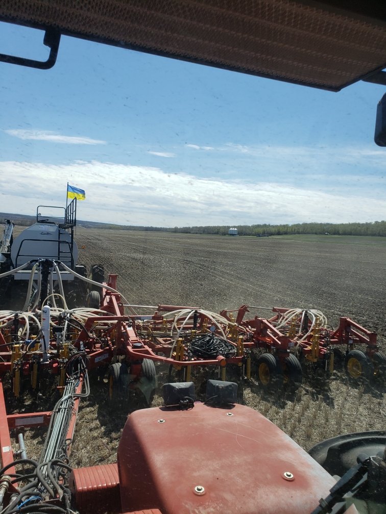 AgriTanner's tweet photo. #Plant22 underway at Borsa Farms! https://t.co/HKItlxuGw3