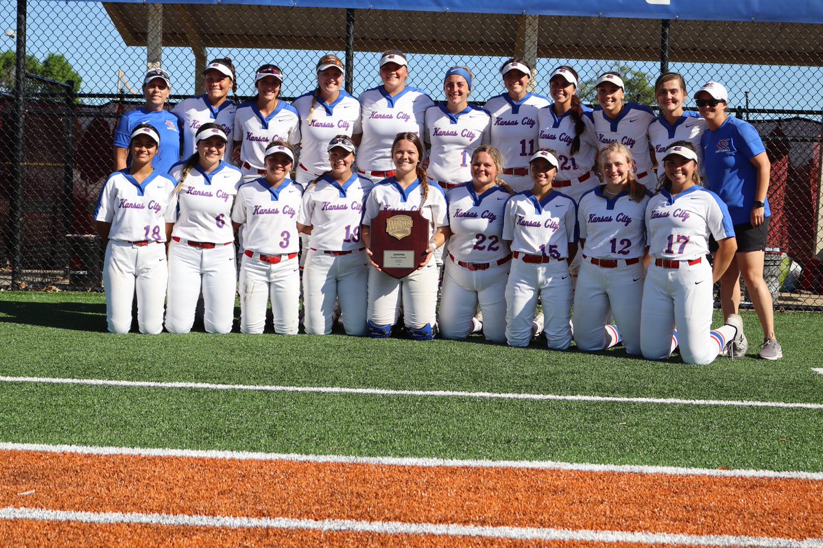 Plains District B Champions!! <a href="/KckSoftball/">KCKSoftball</a> shuts out Hesston College 7-0 to win the title and advance to the <a href="/NJCAA/">NJCAA</a> Softball DII Tournament. #bluedevilnation #HornsUp