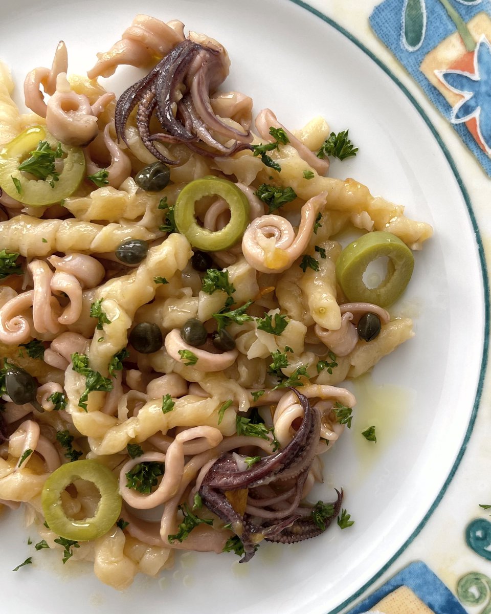 DItalianGuy's tweet photo. Cold pasta salad with squid!
#squid #pasta #italianfood https://t.co/X3JyAbJVQt