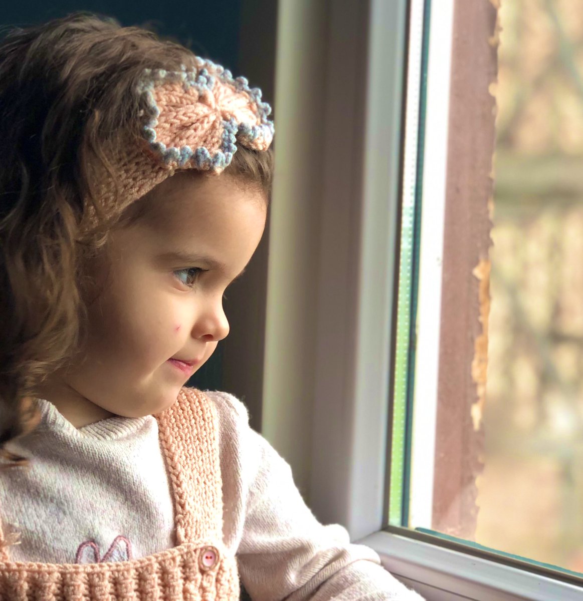 Ben de seninle büyüyorum; sadece büyümek de değil, sen benim ruhuma gönlüme şifa oldun güzel kızım.  Geç kaldığım ve kalacağım ne kadar şey varsa sana feda olsun çiçeğim.