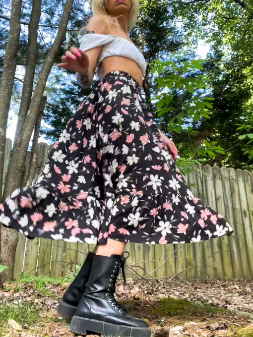 Nashville&rsquo;s bringin out my fem side✨ https://t.co/ZWOCgJgWTb<a href="/tag/easya"class="tags"><span>#easya</span></a>