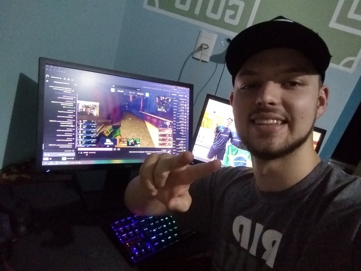 gustavoltolini_'s tweet photo. BORAAA ACREDITA PORRA!!!!
#TRIBONEIRA700K #PGLMajor
@Gaules @imperialesports https://t.co/m59l9AKYbR