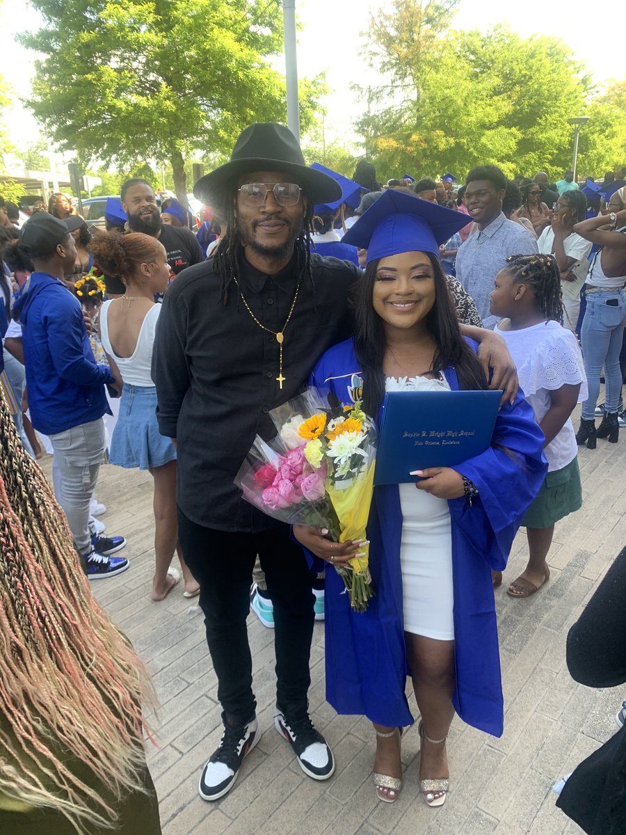 HARDBODY187103's tweet photo. Had her when I was only 16..now look at her…paid scholarship to damn near 20 universities https://t.co/BPL59EcAna
