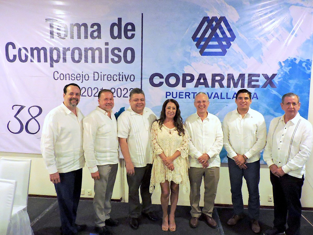 ConsejoPvbb's tweet photo. El Lic. Arnulfo Ortega - Presidente del @ConsejoPvbb  agradece a Jose Medina Mora - Presidente de @Coparmex la cercanía que ha mantenido con el sector empresarial local. Felicita al Consejo Directivo, especialmente al Lic. Juan Pablo Martínez - Presidente @CoparmexVta 2021 - 2023 https://t.co/kWr6Bdua9A