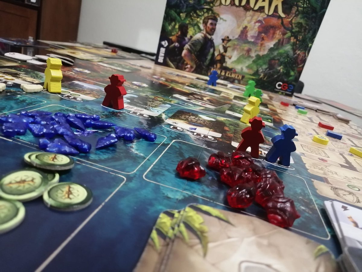 JuegaEnLaCueva's tweet photo. Hoy somos exploradores ���
#JuegaEnLaCueva #LaCuevaDeLosJuegos #JuegosDeMesa #LasRuinasPerdidasDeArnak #LostRuinsOfArnak #IndianaJones #Exploradores #Intrepidos #BGG #CivilizacionPerdida #LostCivilization #IslaTropical #TropicalIsland #Boardgames https://t.co/44AgEqKvyZ