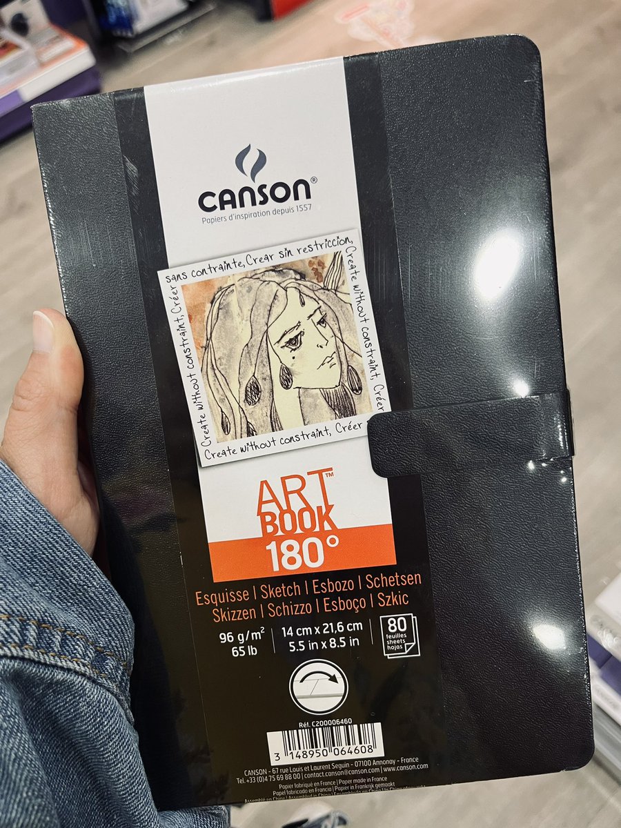 lua_soleil's tweet photo. @var_Stark 🙂¡Hey! En Murcia hace poco te di un dibujo(tú con Rodri) y te gustó el papel.Como sé lo q cuesta encontrar 1 papel guay y q resista, vi el cuaderno (q queda plano al abrirlo!Eso es “dios”) y le hice foto para mandarte la referencia y q así lo tengas fichado.1 abrazo! https://t.co/lVPwJ8QdP8